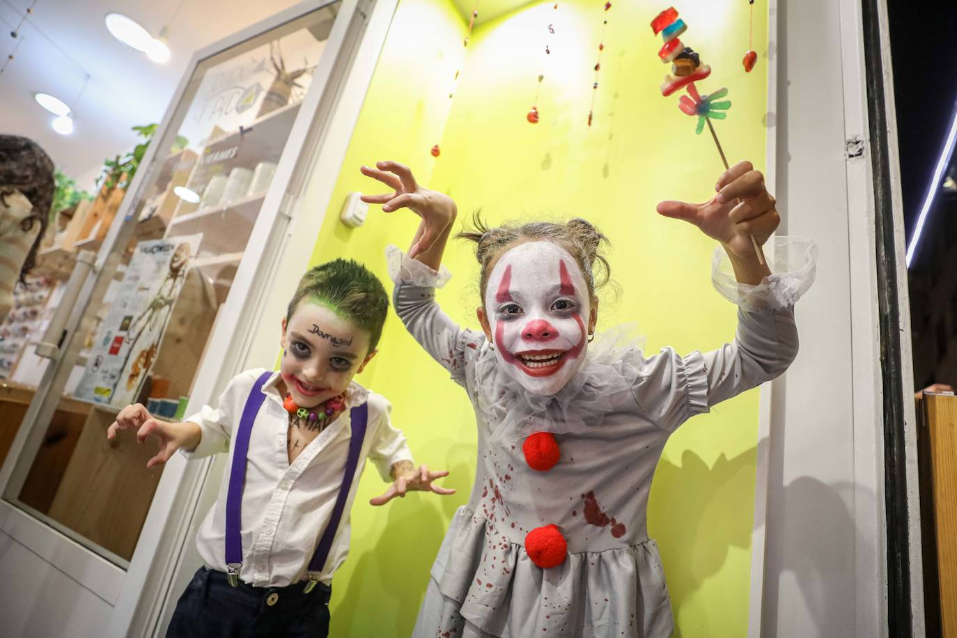 Granada se lanza a la calle a celebrar Halloween.