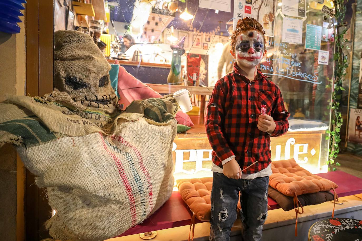 Granada se lanza a la calle a celebrar Halloween.