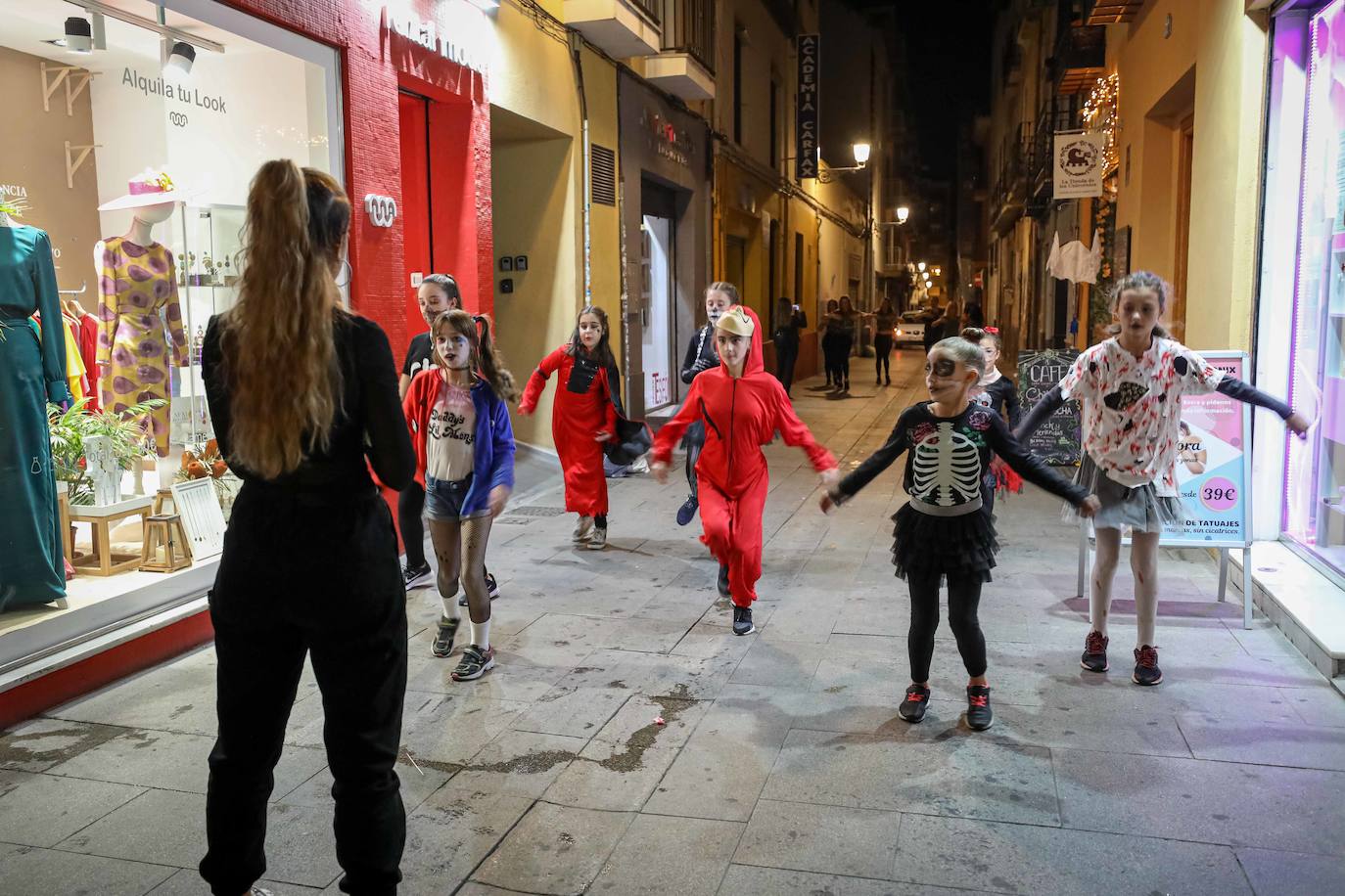 Granada se lanza a la calle a celebrar Halloween.