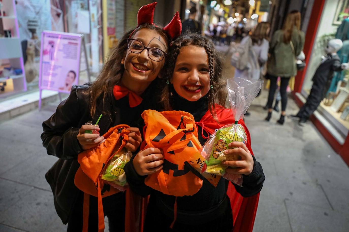Granada se lanza a la calle a celebrar Halloween.