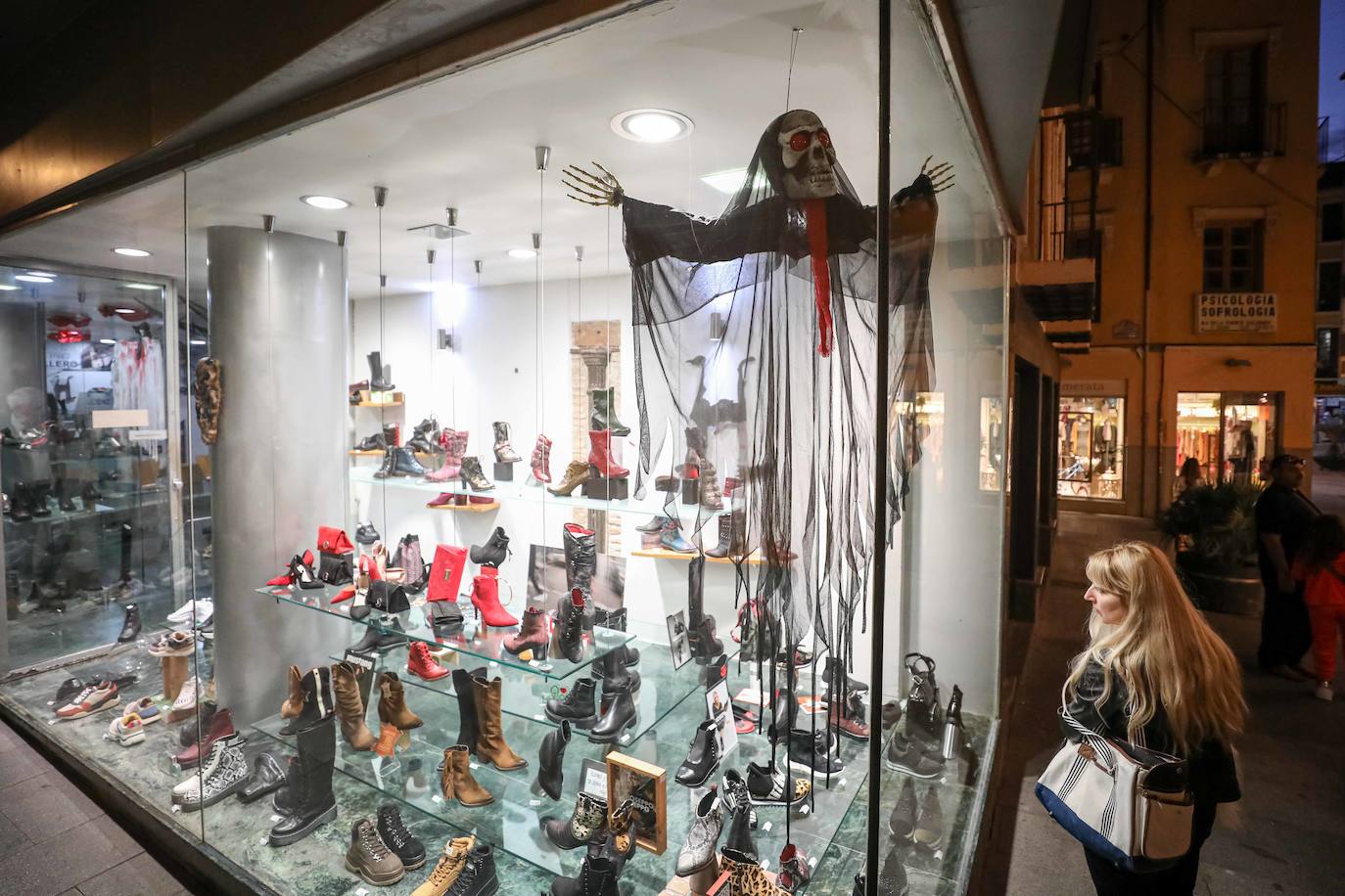 Granada se lanza a la calle a celebrar Halloween.