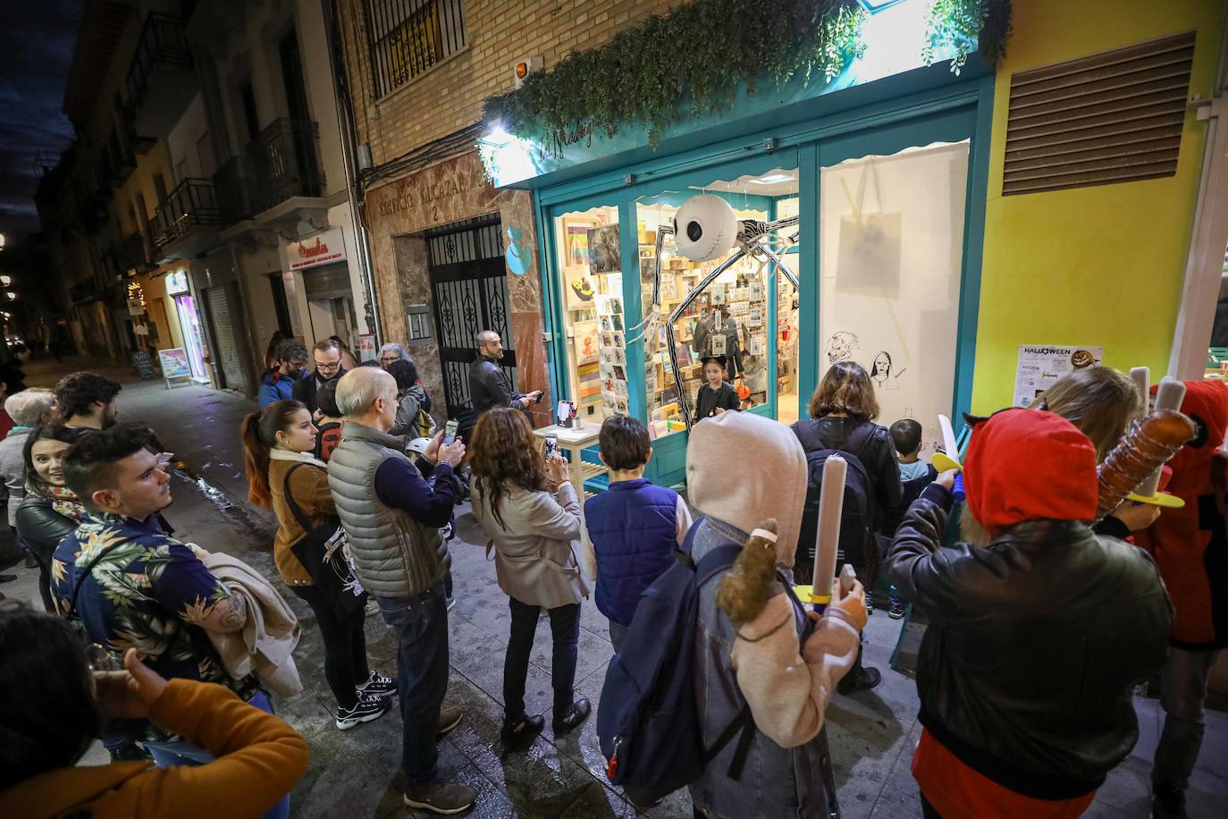 Granada se lanza a la calle a celebrar Halloween.