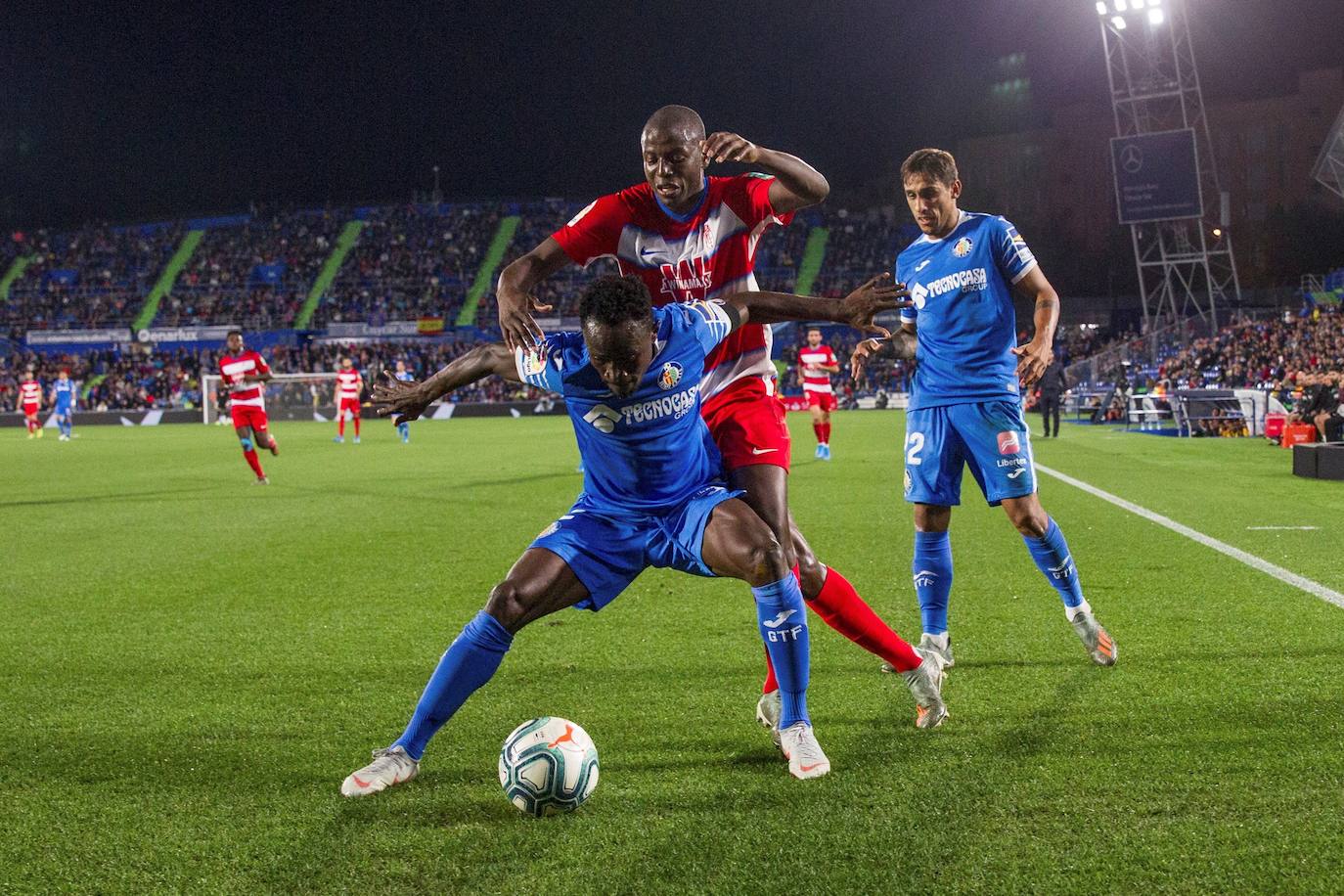 Las mejores instantáneas del choque en el Coliseum Alfonso Pérez