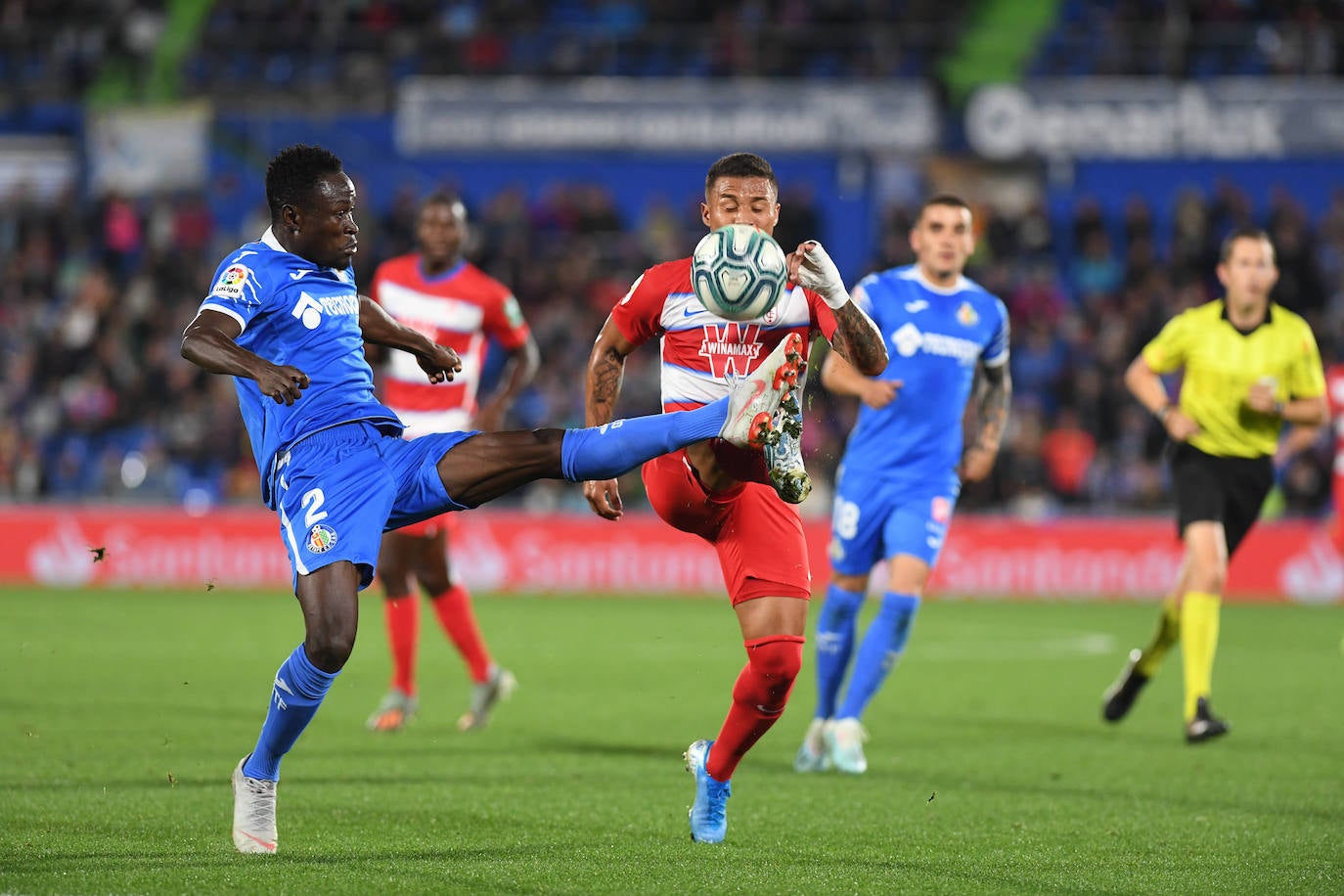 Las mejores instantáneas del choque en el Coliseum Alfonso Pérez
