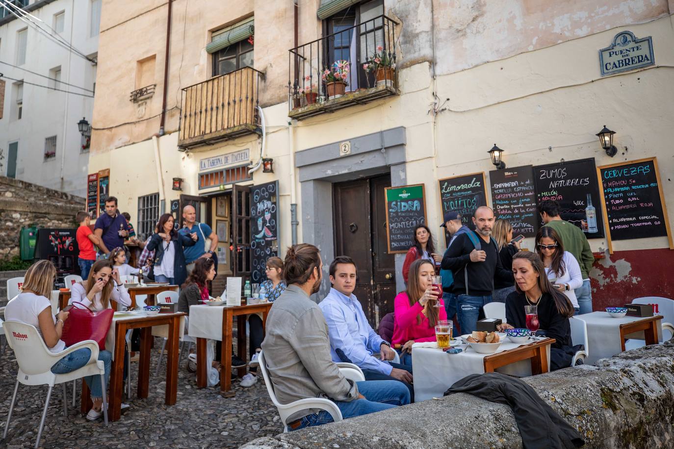 La Alcaicería, a rebosar de gente a lo largo de la jornada de hoy.