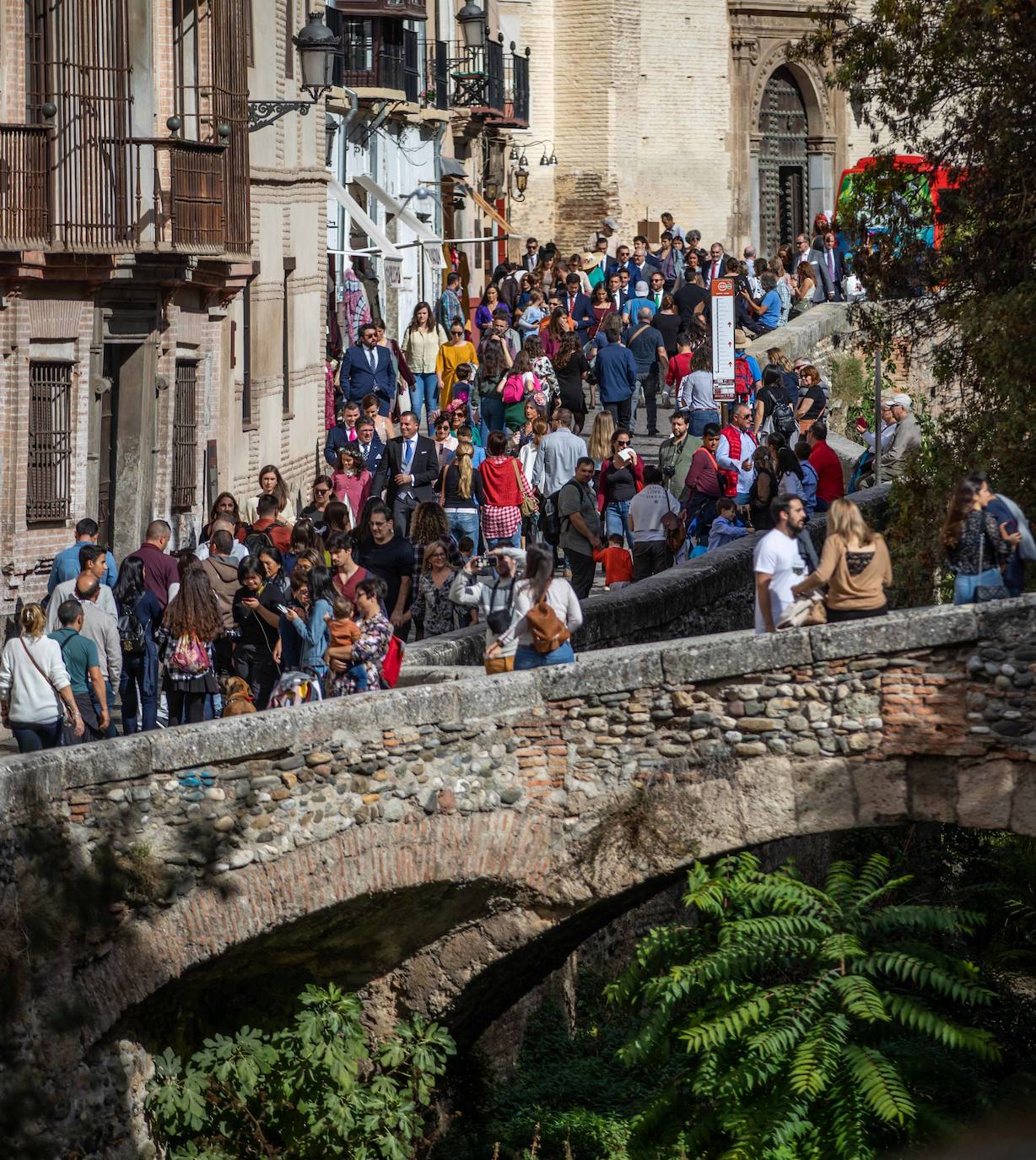 La Alcaicería, a rebosar de gente a lo largo de la jornada de hoy.