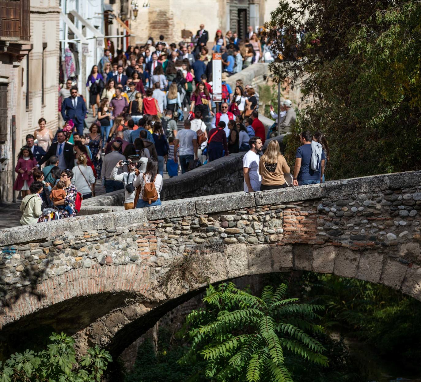 La Alcaicería, a rebosar de gente a lo largo de la jornada de hoy.