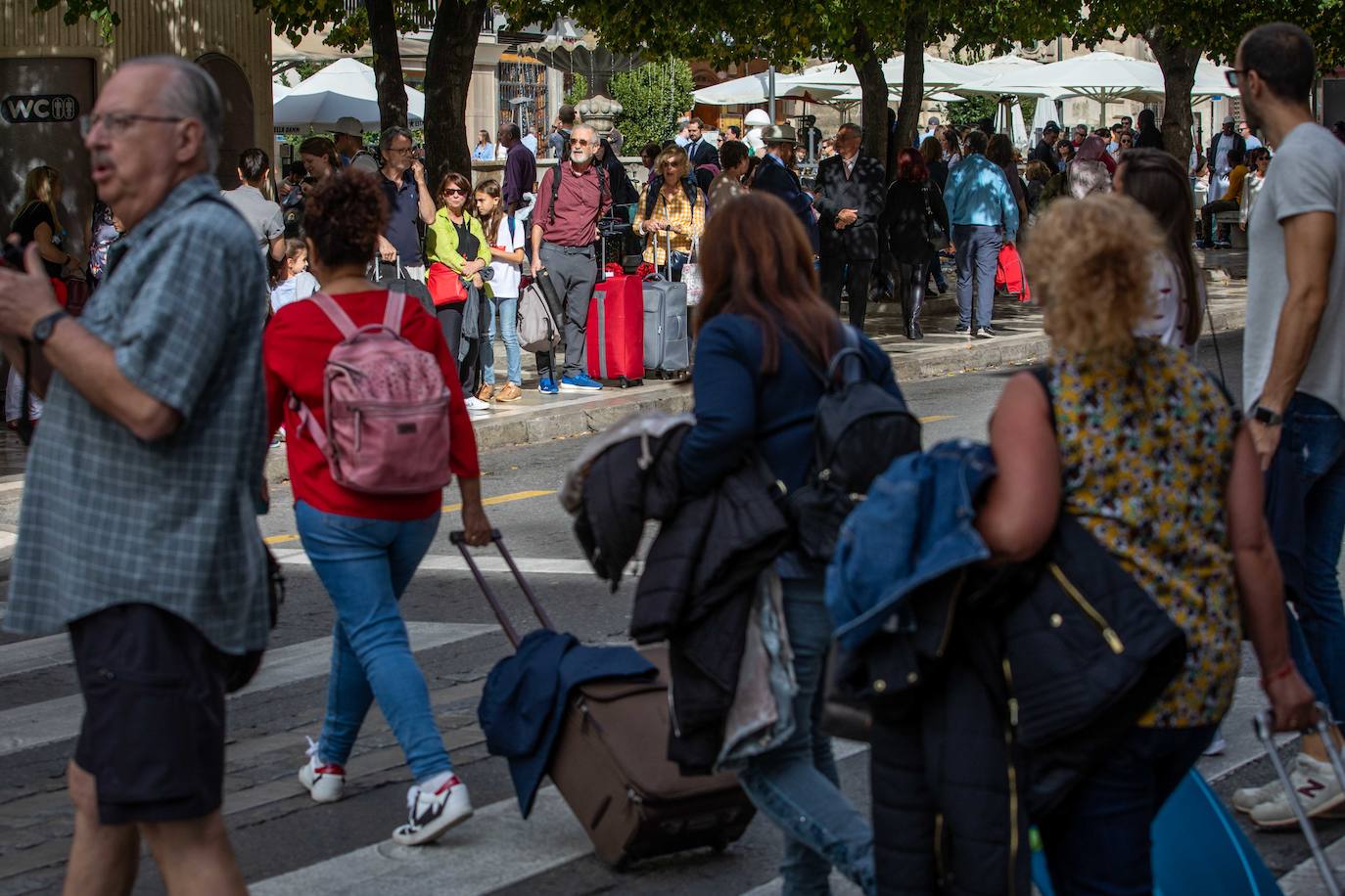 La Alcaicería, a rebosar de gente a lo largo de la jornada de hoy.