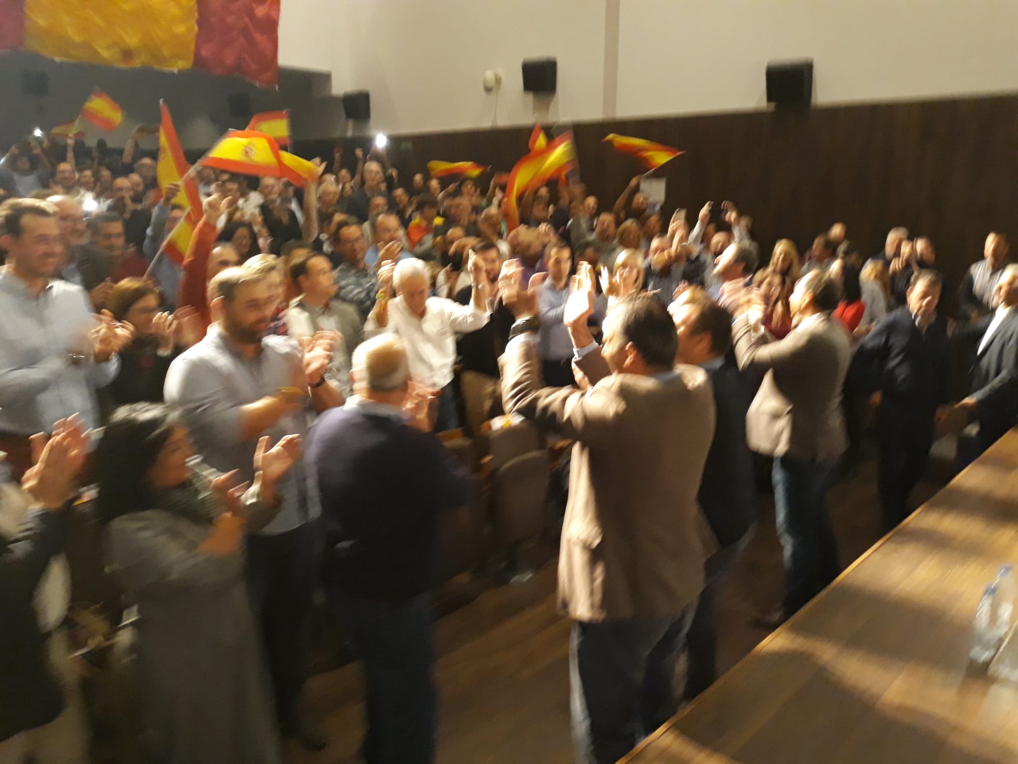 Decenas de motrileños se han congregado para recibir al político madrileño