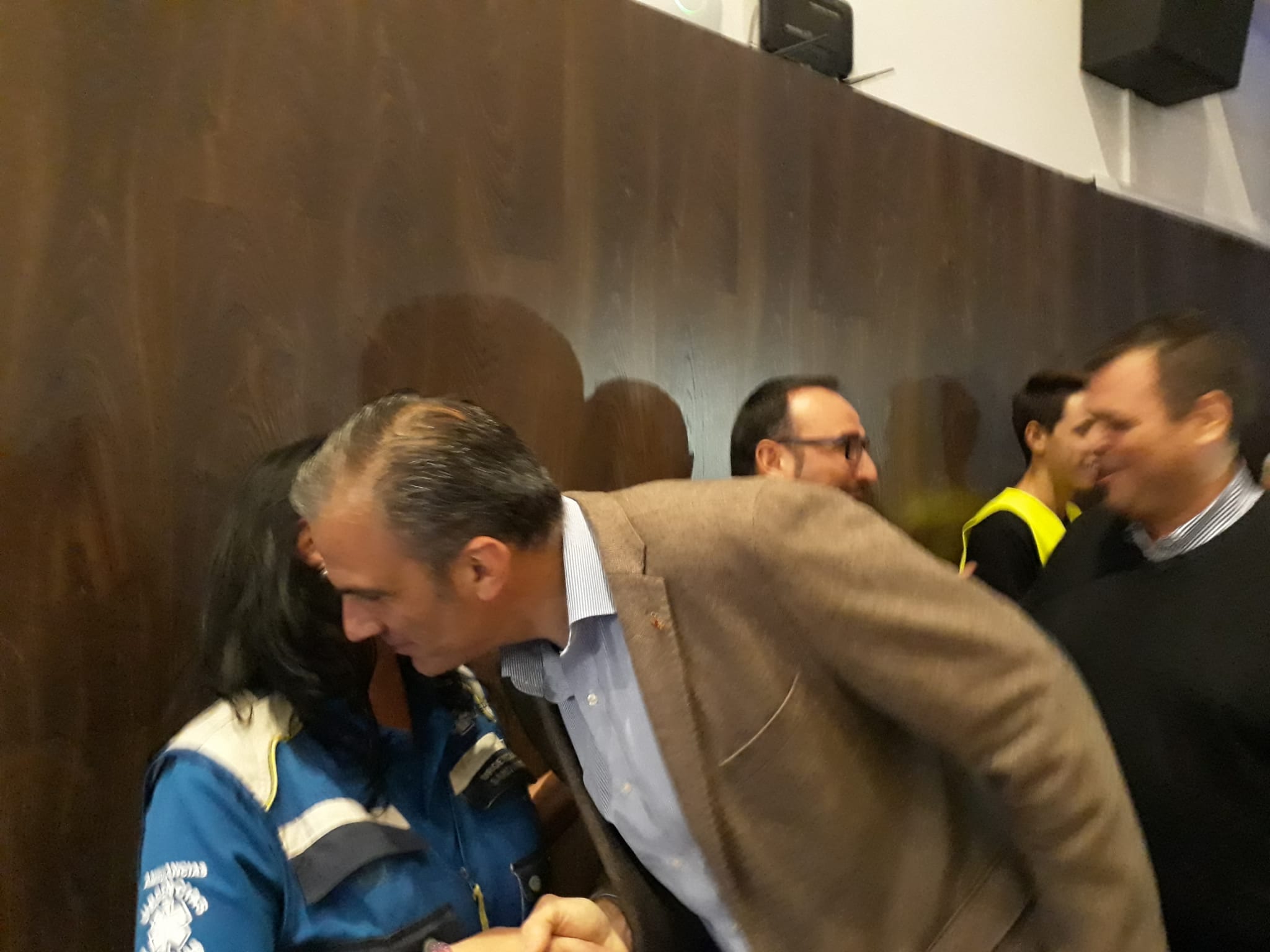 Decenas de motrileños se han congregado para recibir al político madrileño