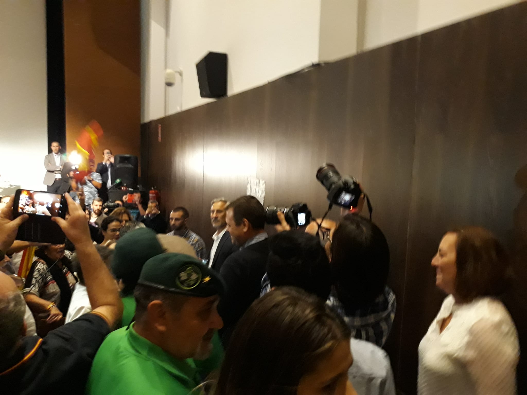 Decenas de motrileños se han congregado para recibir al político madrileño