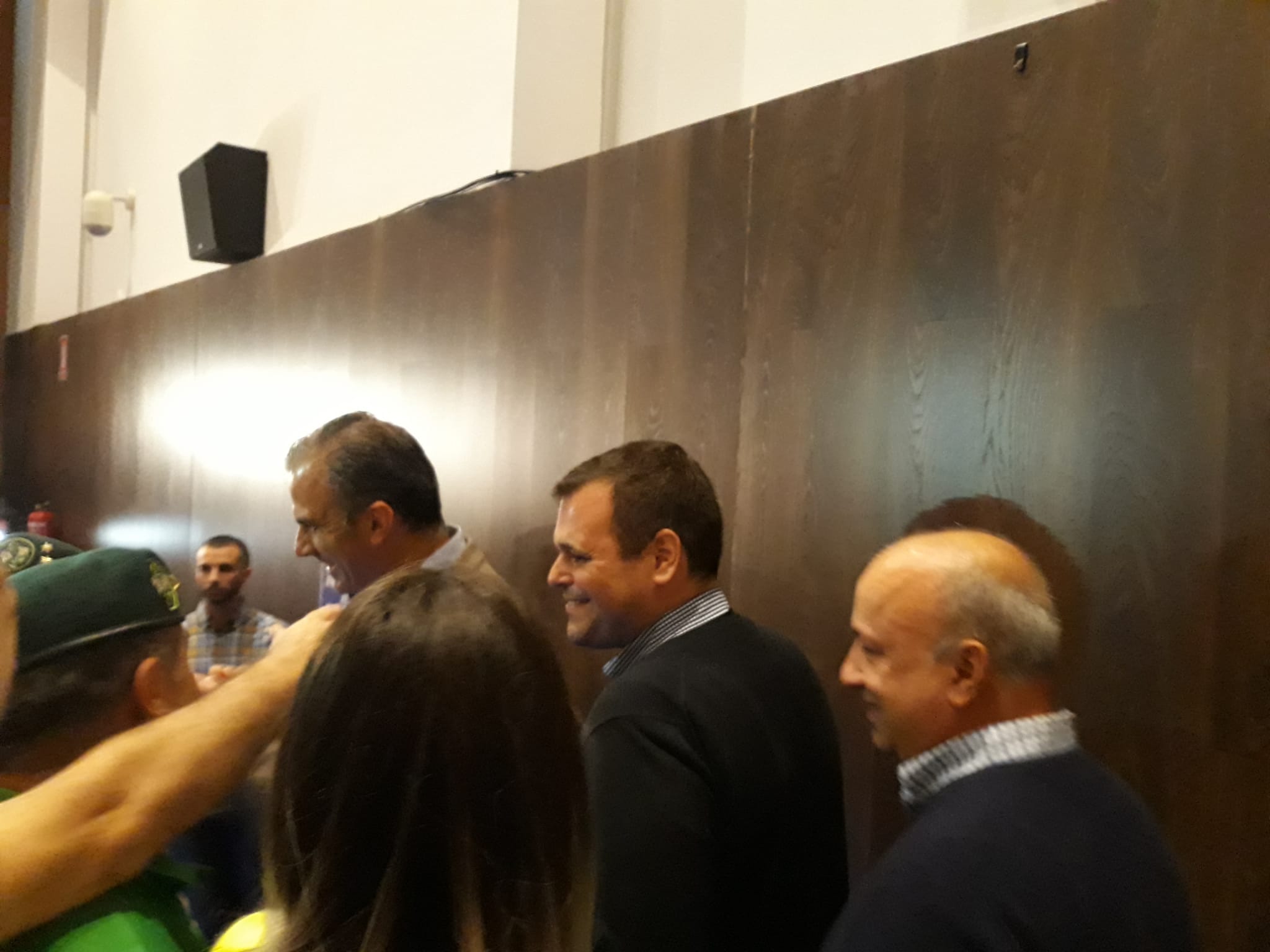 Decenas de motrileños se han congregado para recibir al político madrileño