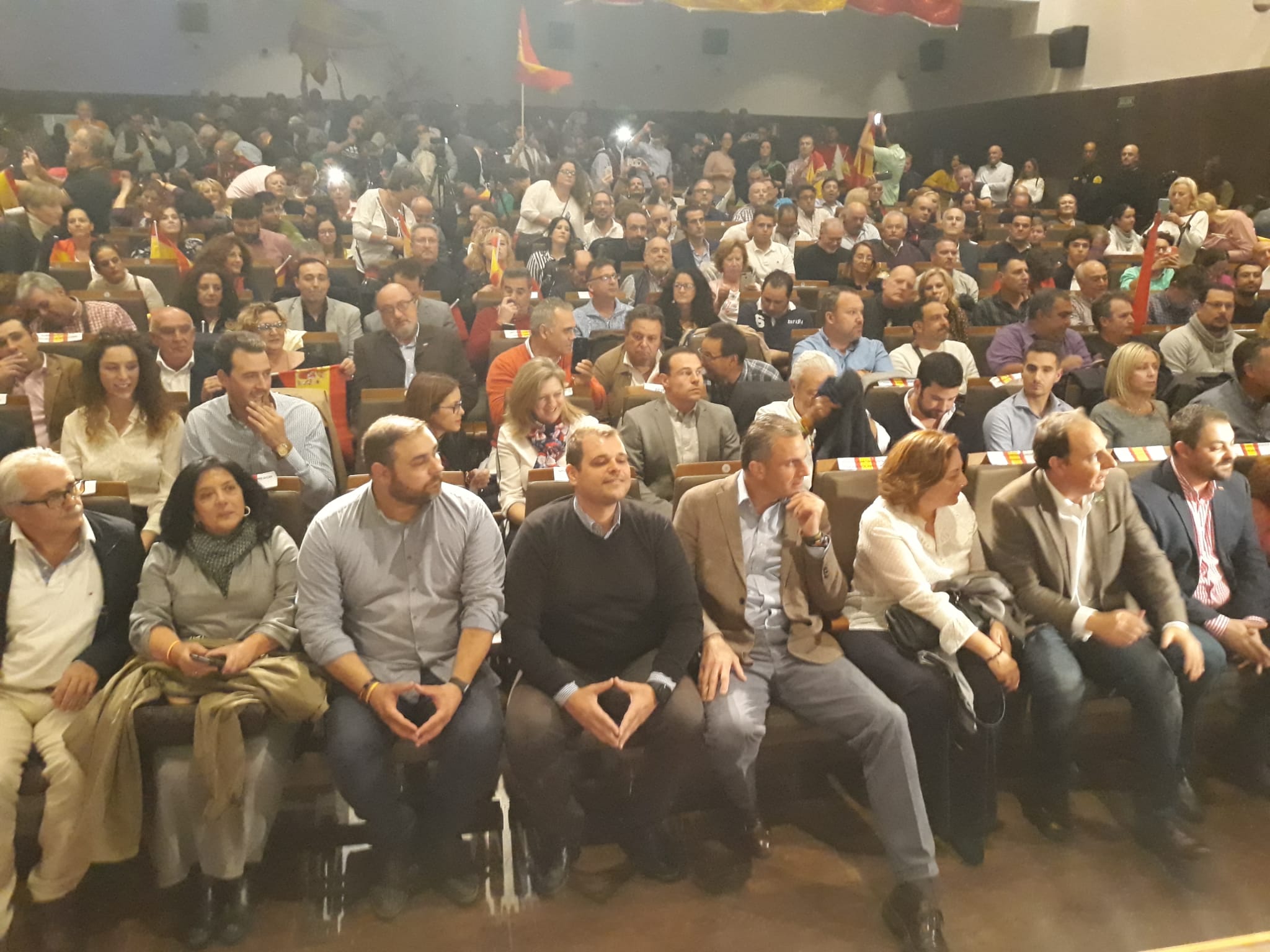 Decenas de motrileños se han congregado para recibir al político madrileño