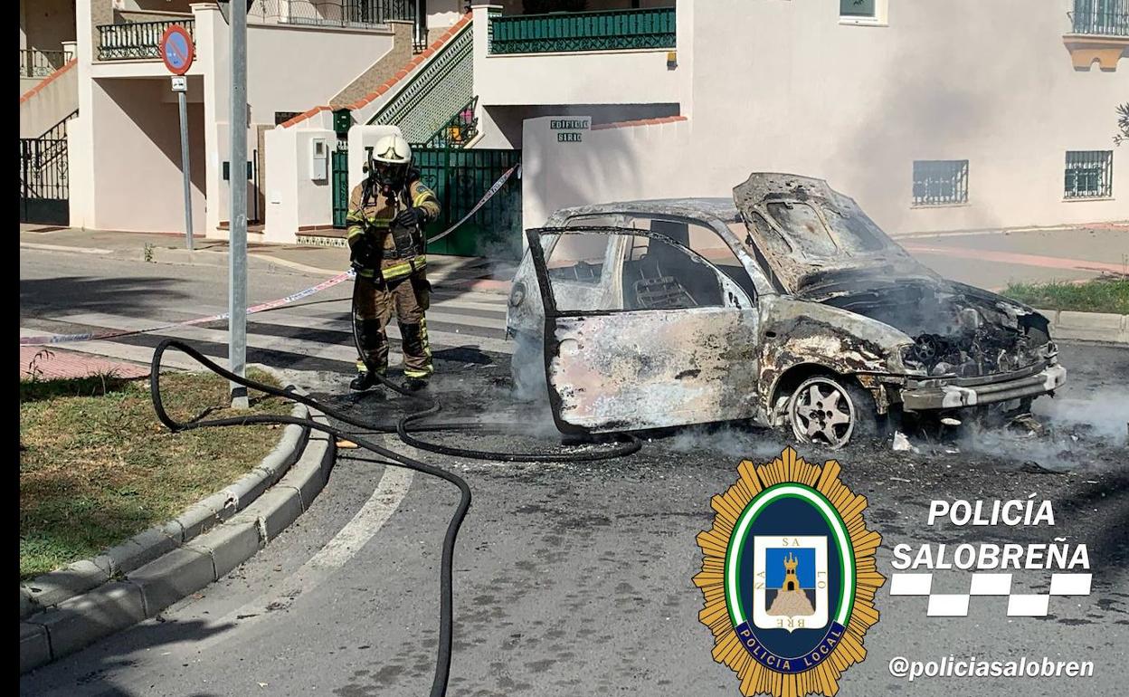 Incendio en Salobreña: Arde un coche de forma espontánea