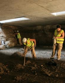 Imagen secundaria 2 - Proceso de excavación de los restos arqueológicos.