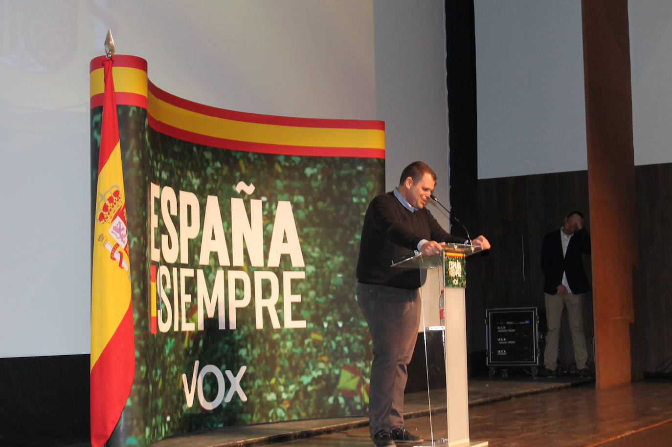 Decenas de motrileños se han congregado para recibir al político madrileño