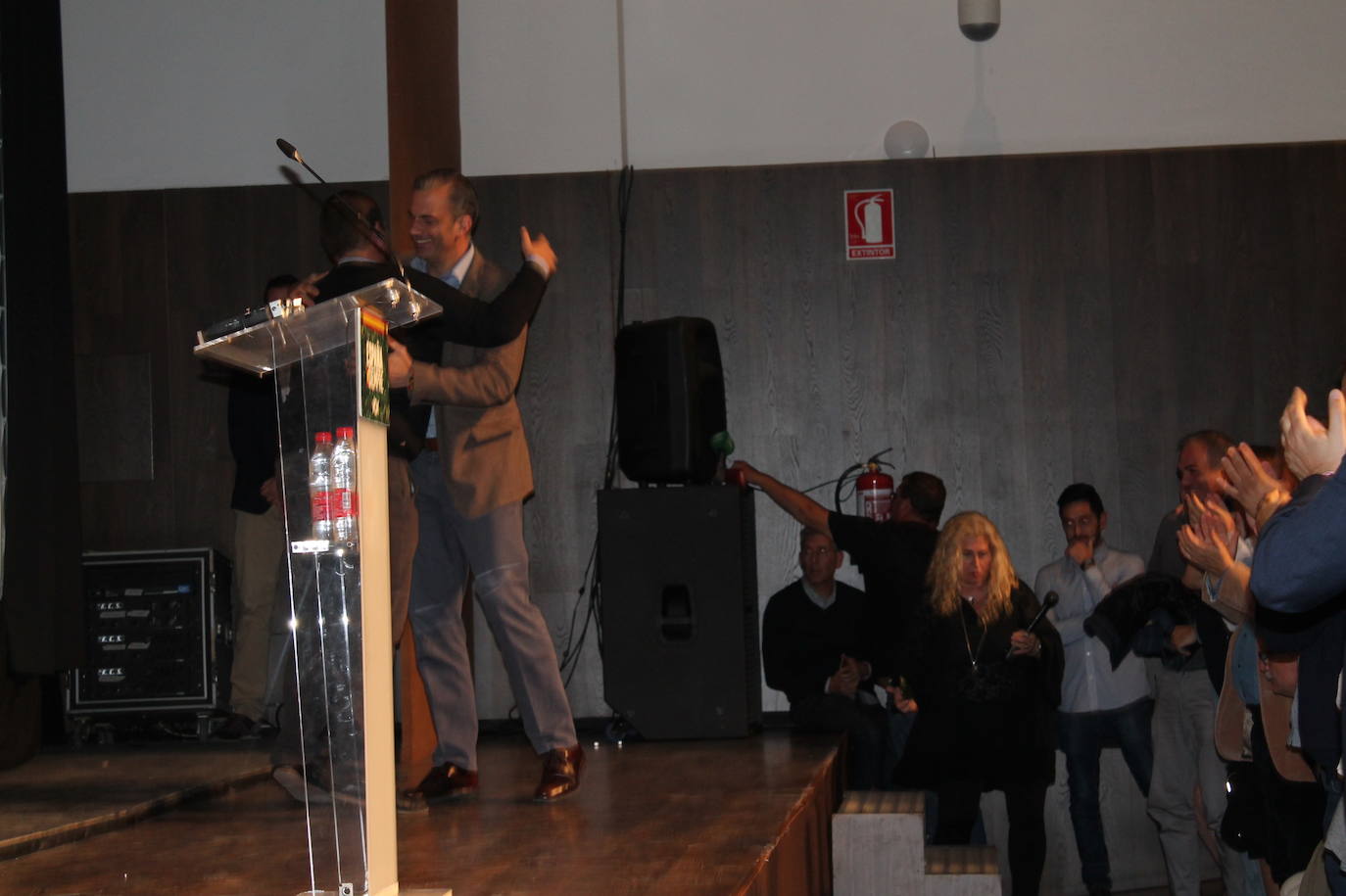 Decenas de motrileños se han congregado para recibir al político madrileño