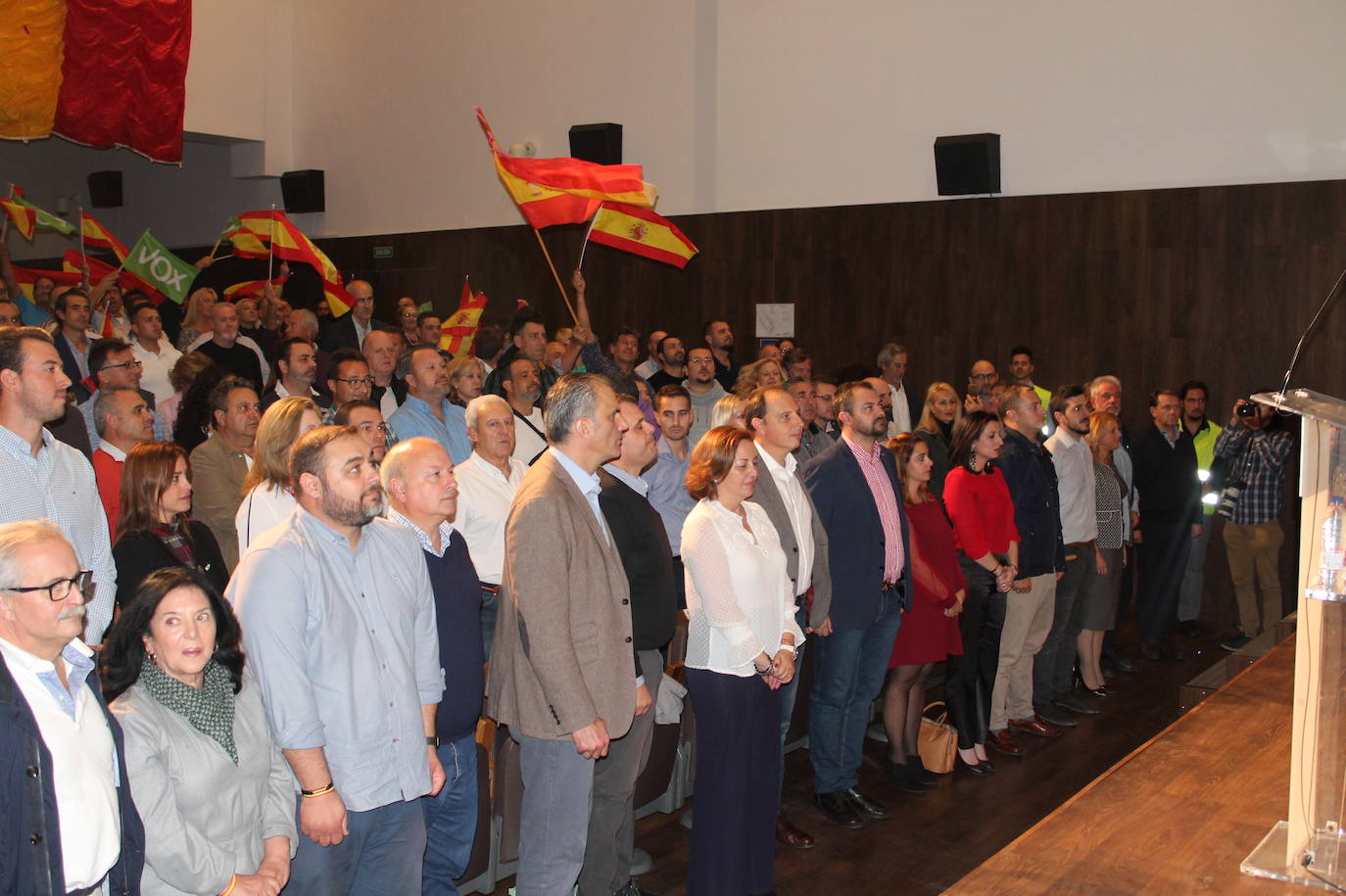 Decenas de motrileños se han congregado para recibir al político madrileño