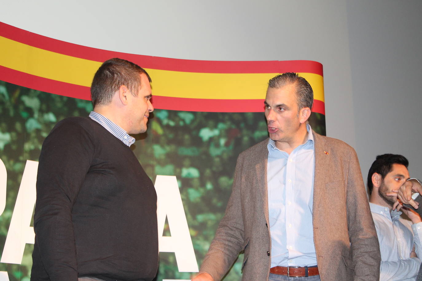 Decenas de motrileños se han congregado para recibir al político madrileño