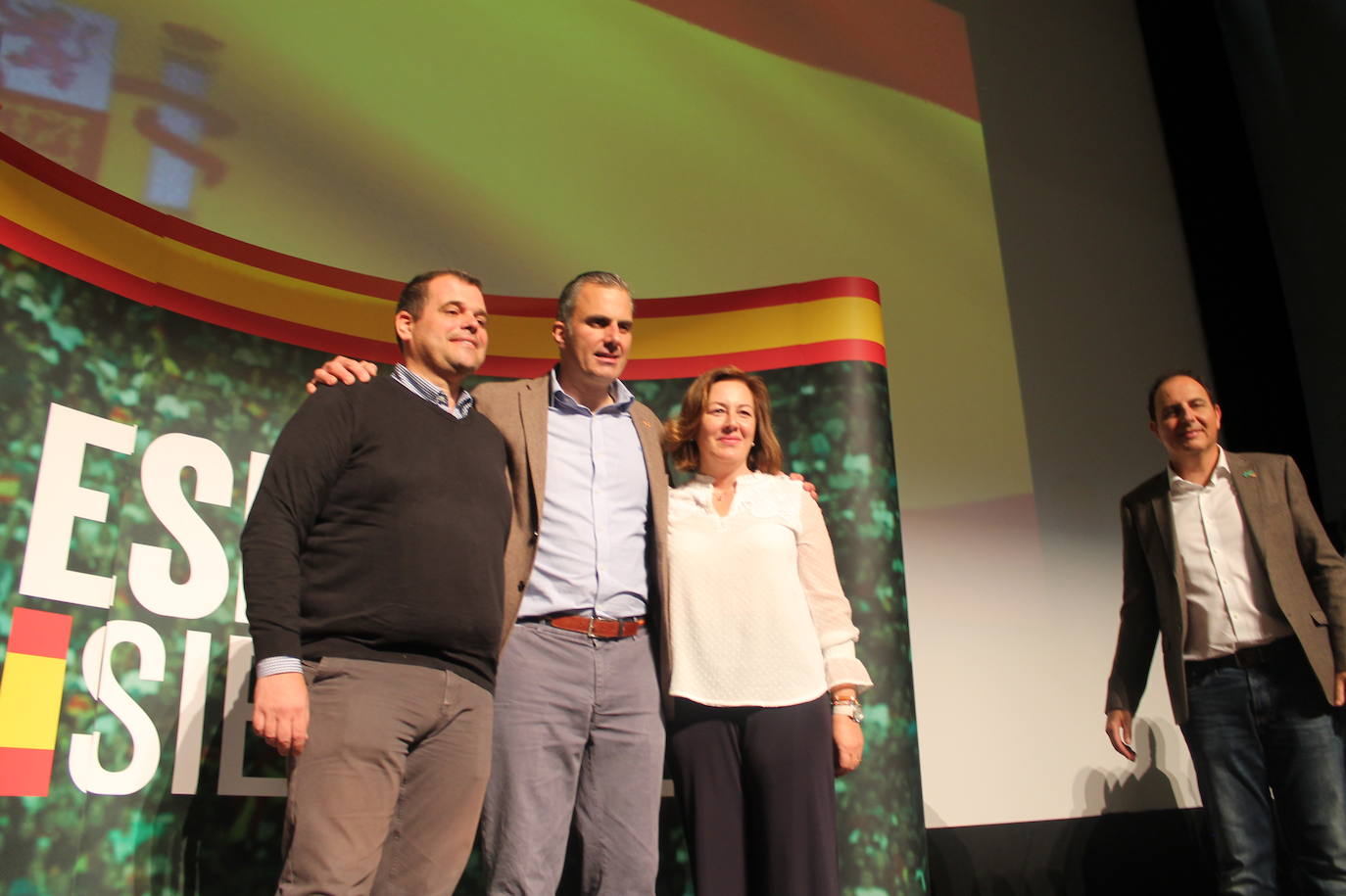 Decenas de motrileños se han congregado para recibir al político madrileño