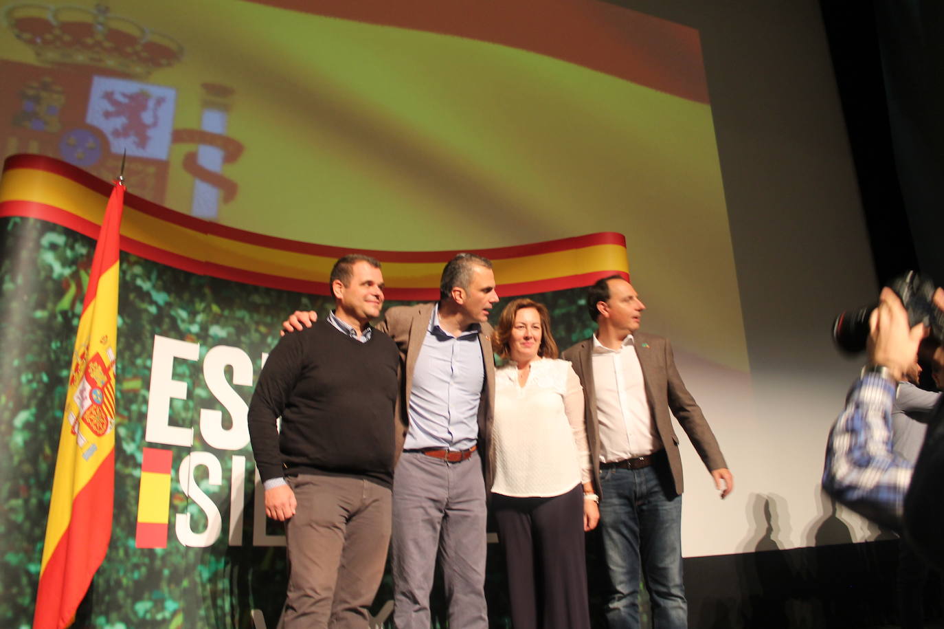 Decenas de motrileños se han congregado para recibir al político madrileño