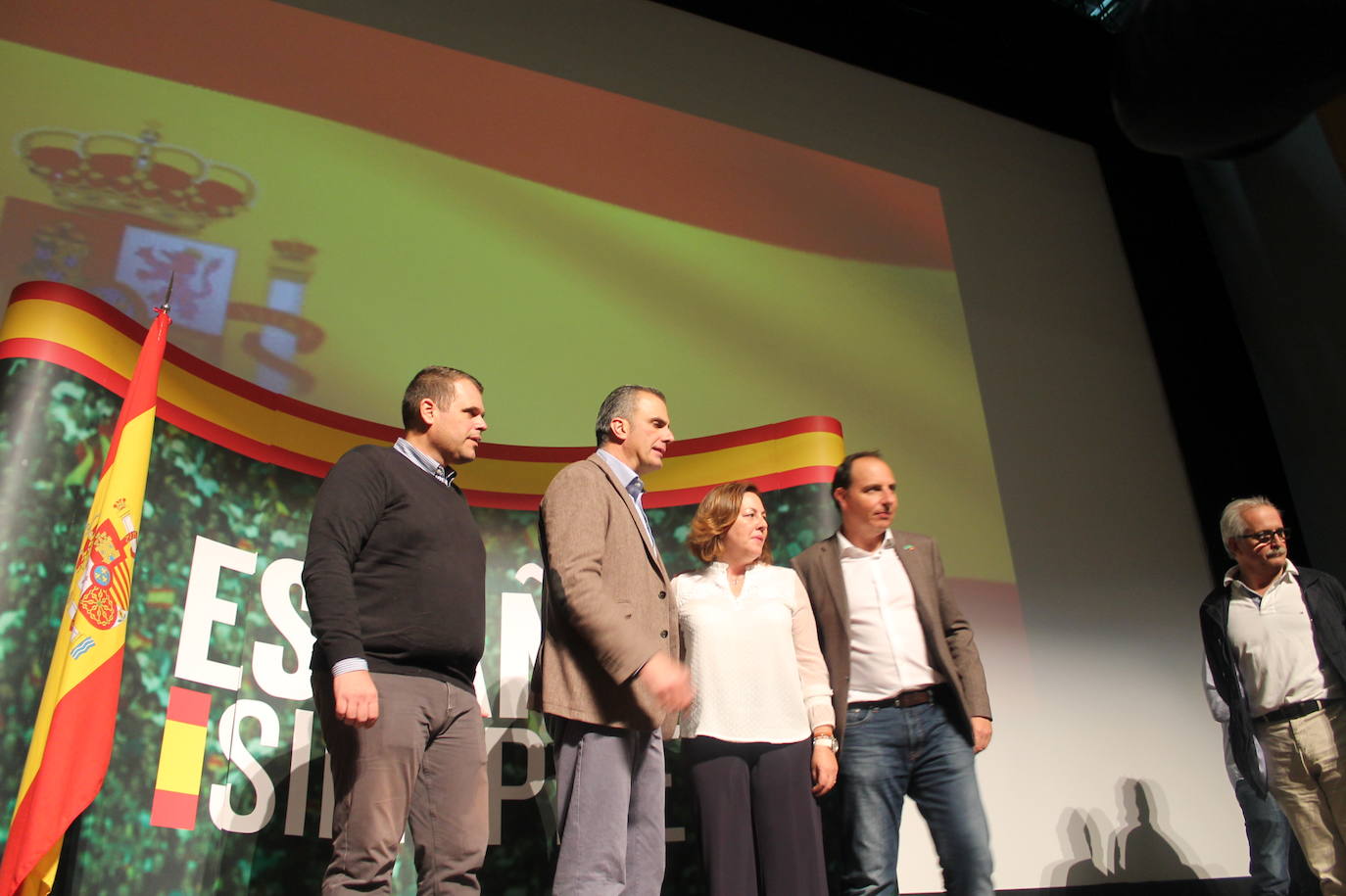 Decenas de motrileños se han congregado para recibir al político madrileño