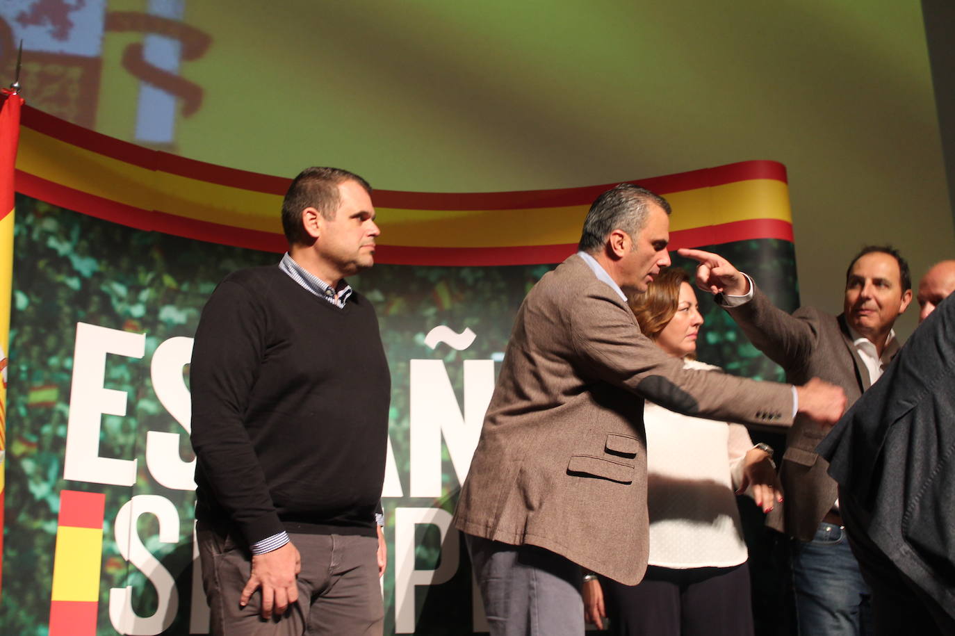 Decenas de motrileños se han congregado para recibir al político madrileño