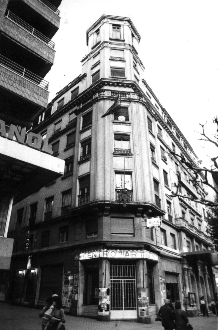 El edificio de la sala de exposiciones, cuando aún era la sede del Centro Artístico, en 1985.