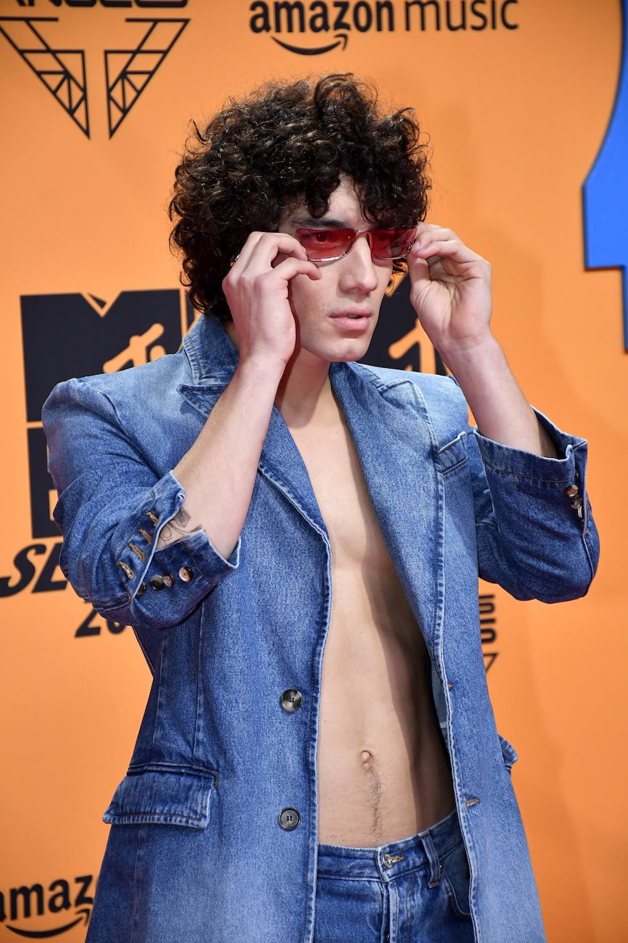 Sevilla acogió unos galardones que premiaron a la granadina Lola Índigo como Mejor Artista de España