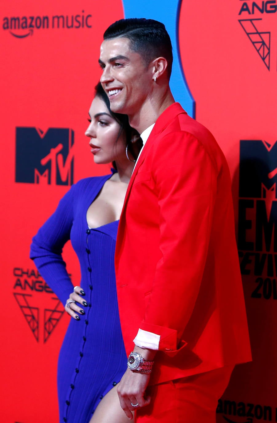 Sevilla acogió unos galardones que premiaron a la granadina Lola Índigo como Mejor Artista de España