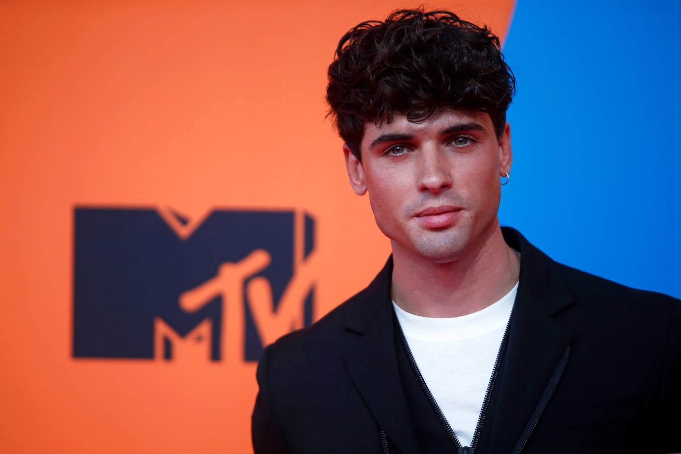 Sevilla acogió unos galardones que premiaron a la granadina Lola Índigo como Mejor Artista de España