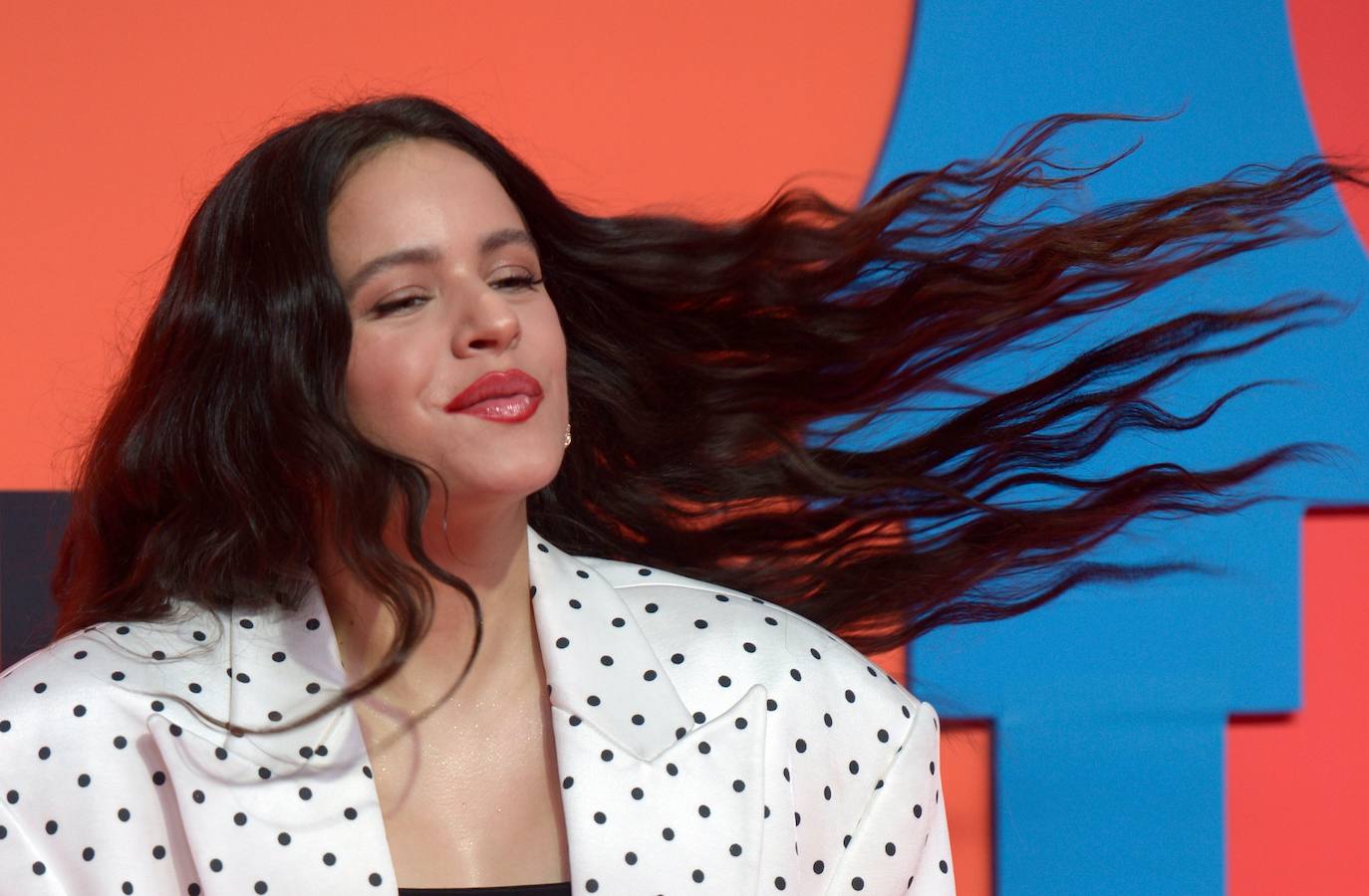 Sevilla acogió unos galardones que premiaron a la granadina Lola Índigo como Mejor Artista de España