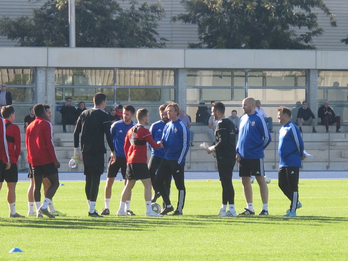 El madrileño se hizo cargo de la primera plantilla y su estreno fue ante una gran expectación