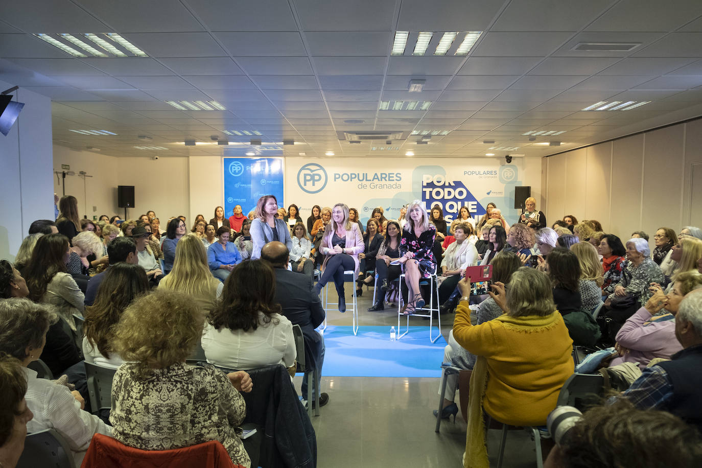 El presidente de la Junta de Andalucía y lider del PP andaluz ha confrontado las «recetas económicas» de Sánchez frente a las reformas iniciadas por el «Gobierno del cambio» en Andalucía