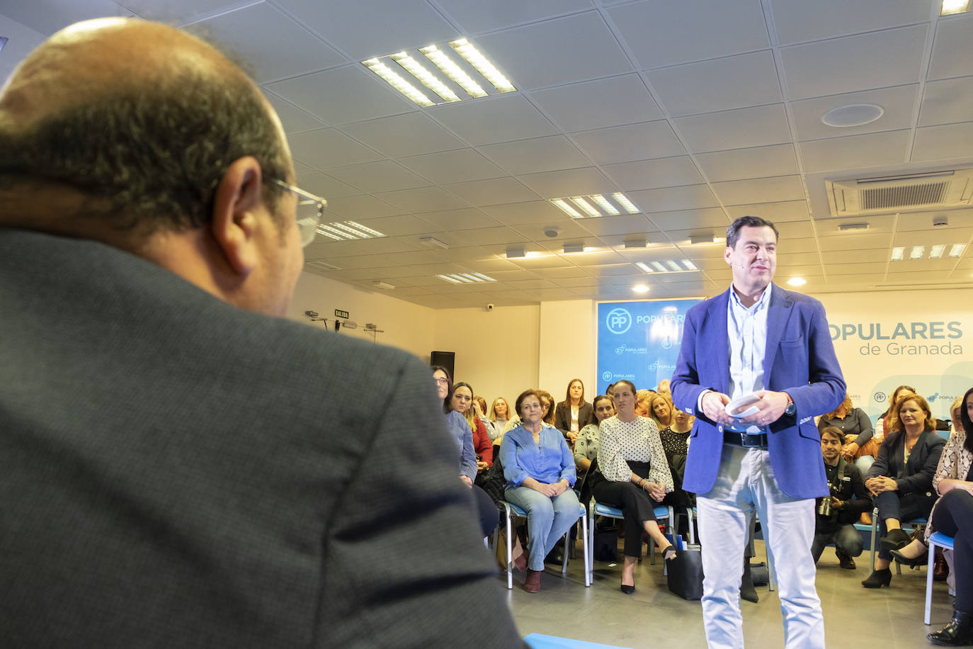 El presidente de la Junta de Andalucía y lider del PP andaluz ha confrontado las «recetas económicas» de Sánchez frente a las reformas iniciadas por el «Gobierno del cambio» en Andalucía