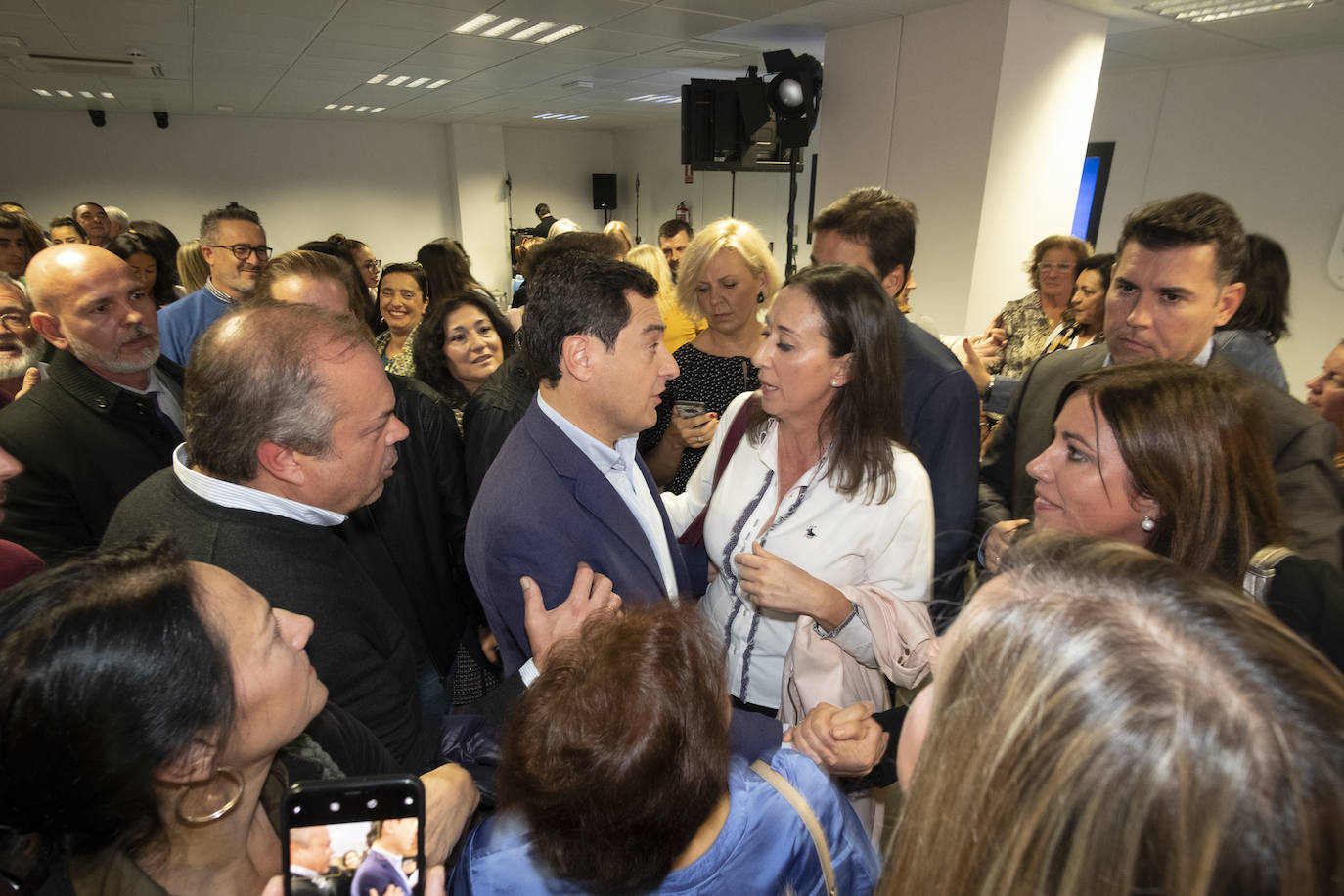 El presidente de la Junta de Andalucía y lider del PP andaluz ha confrontado las «recetas económicas» de Sánchez frente a las reformas iniciadas por el «Gobierno del cambio» en Andalucía