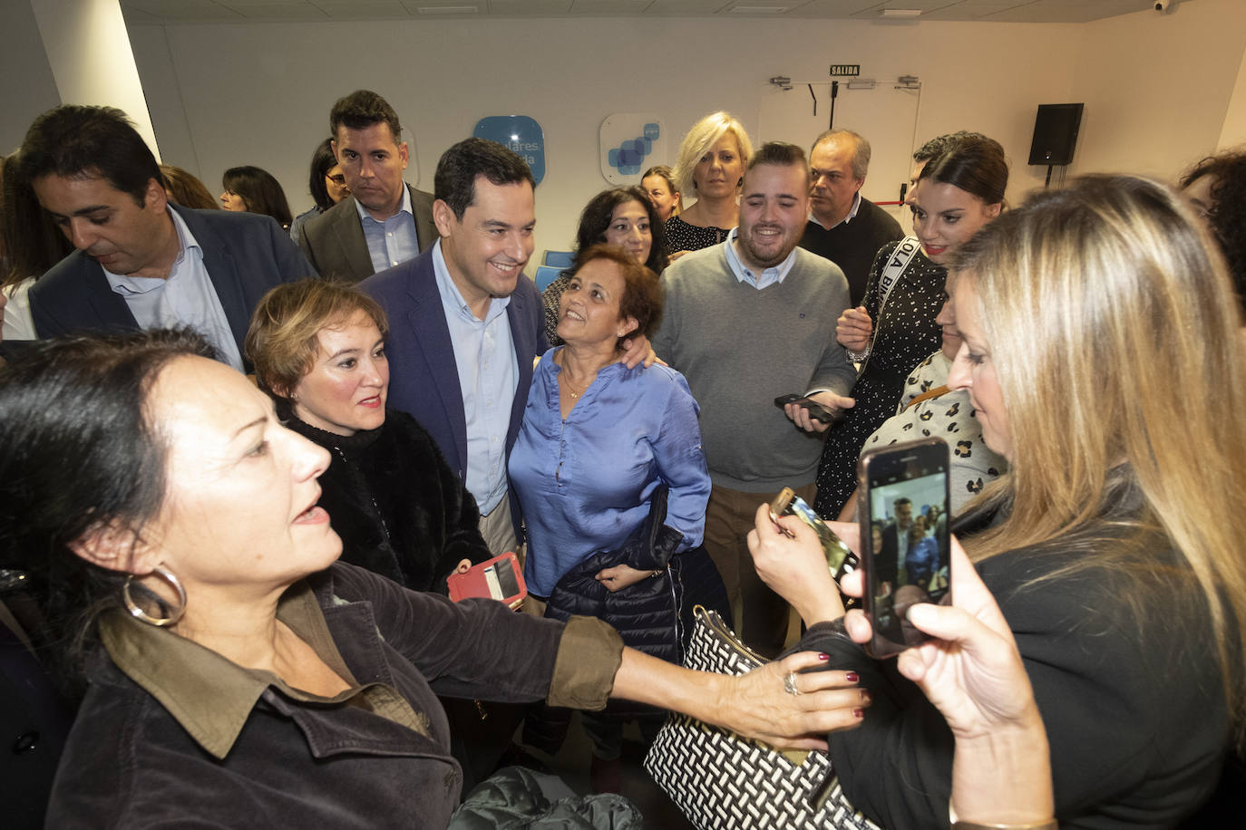 El presidente de la Junta de Andalucía y lider del PP andaluz ha confrontado las «recetas económicas» de Sánchez frente a las reformas iniciadas por el «Gobierno del cambio» en Andalucía