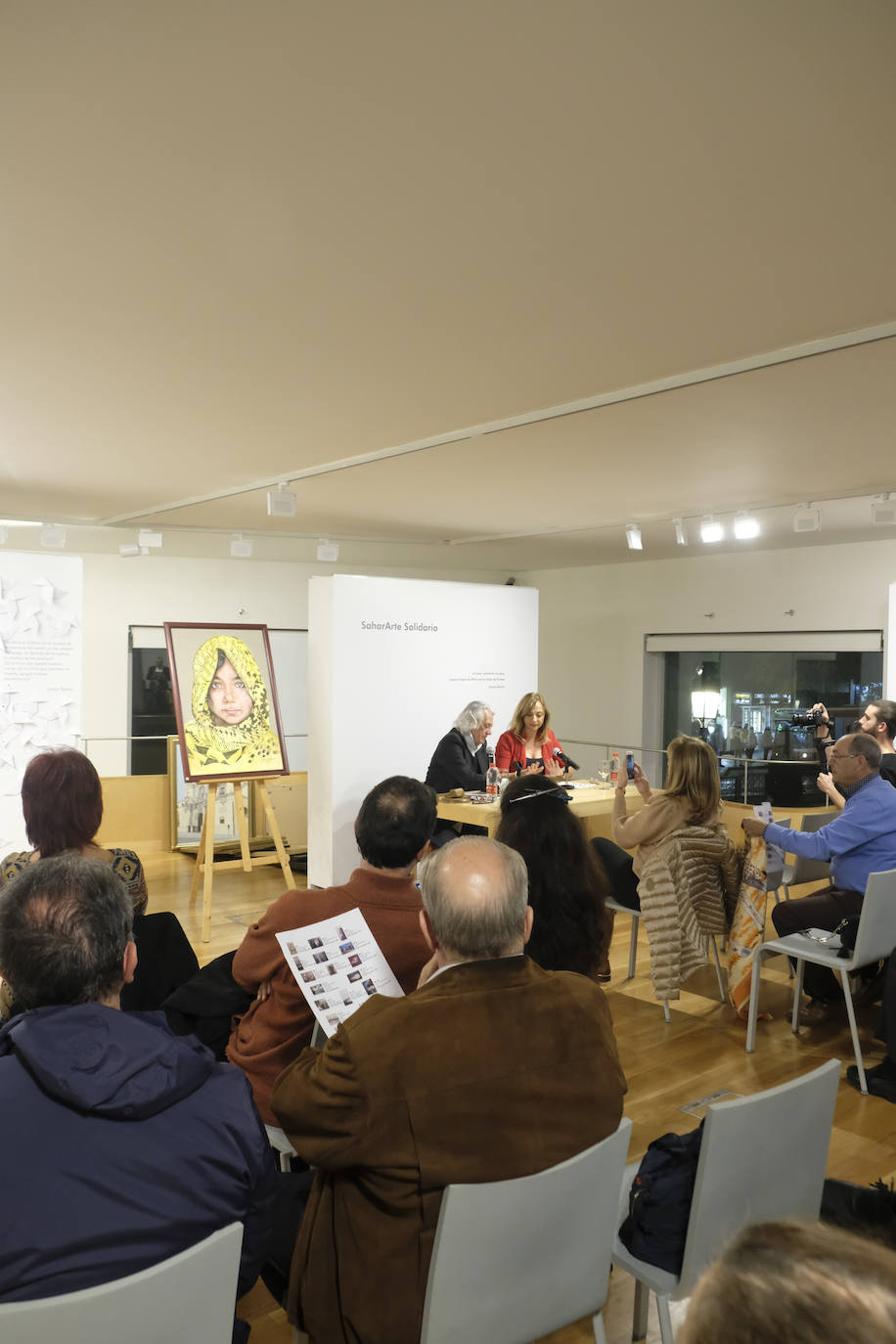 Fotos: Así fue la subasta solidaria para la Asociación de Amigos del Pueblo Saharaui