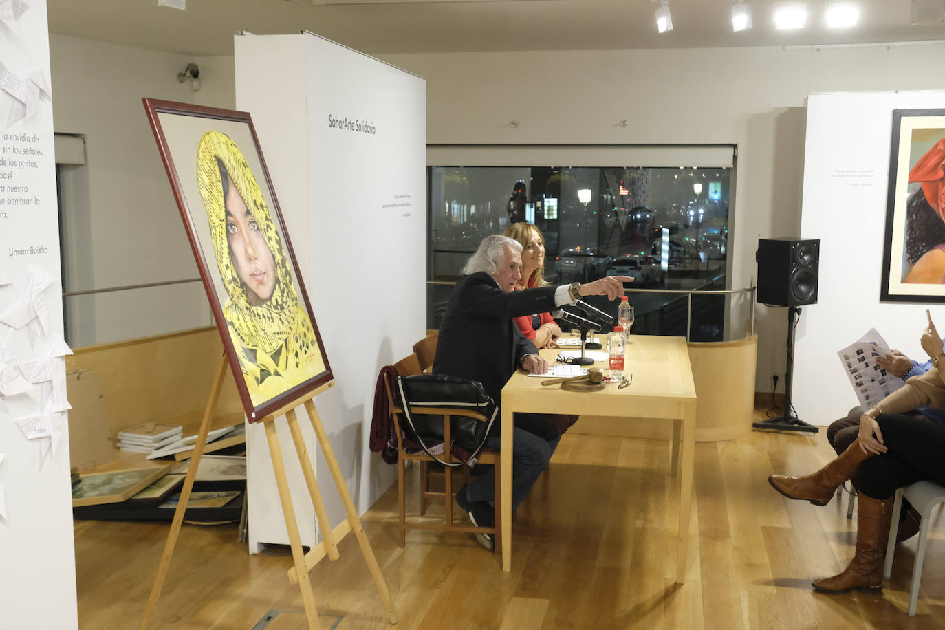 Fotos: Así fue la subasta solidaria para la Asociación de Amigos del Pueblo Saharaui