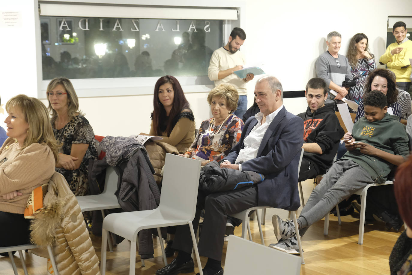 Fotos: Así fue la subasta solidaria para la Asociación de Amigos del Pueblo Saharaui