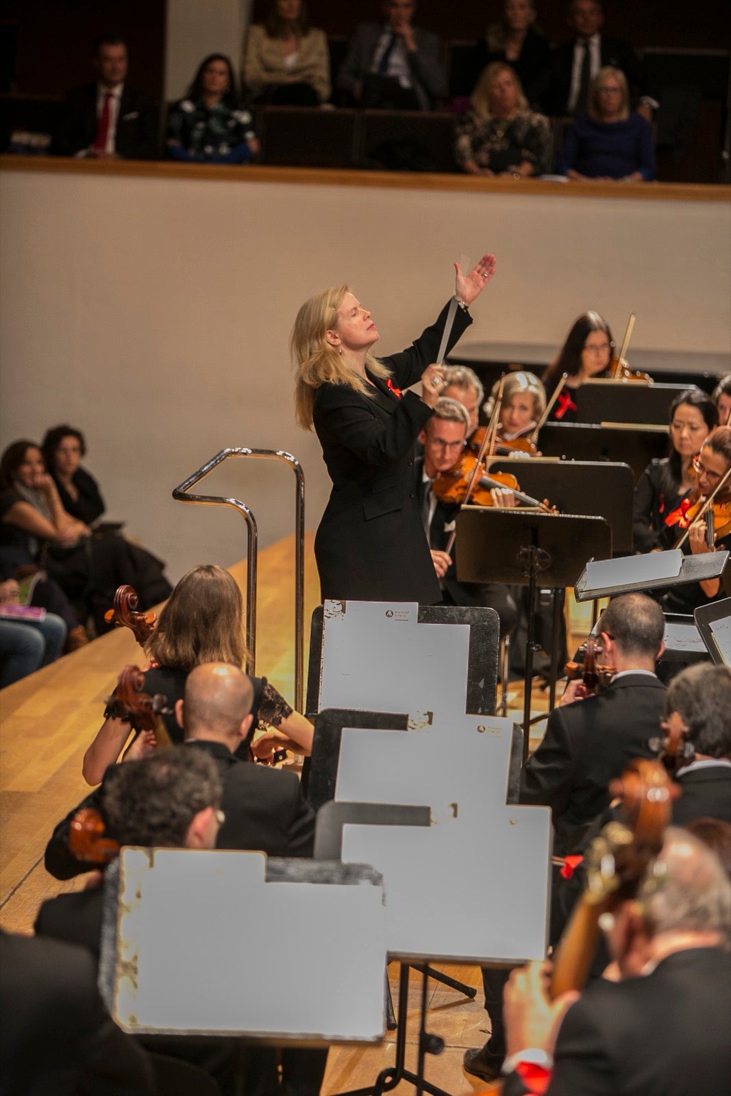La Orquesta Ciudad de Granada ofreció, con dirección de Catherine Larsen-Maguire, un concierto con marcado protagonismo femenino en el que pudimos escuchar obras de Fanny Mendelssohn, Clara Schumann y Louise Farrenc. 