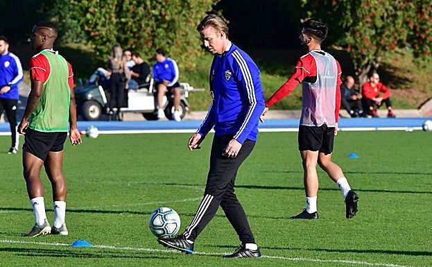 El Almería quiere darle al Zaragoza 'donde más le duele'