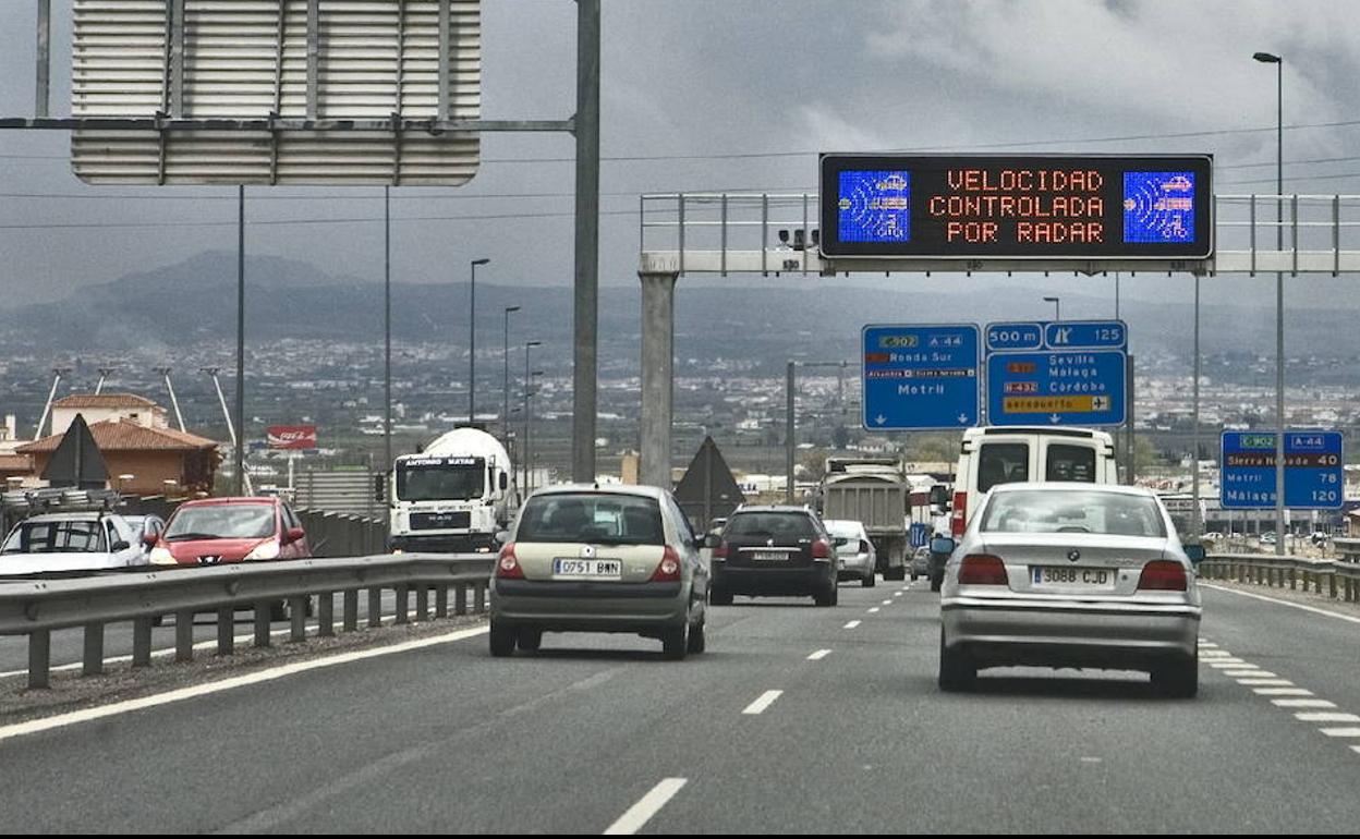 Tráfico en Granada | El Ayuntamiento ofrece sus radares para controlar la limitación de velocidad en la Circunvalación