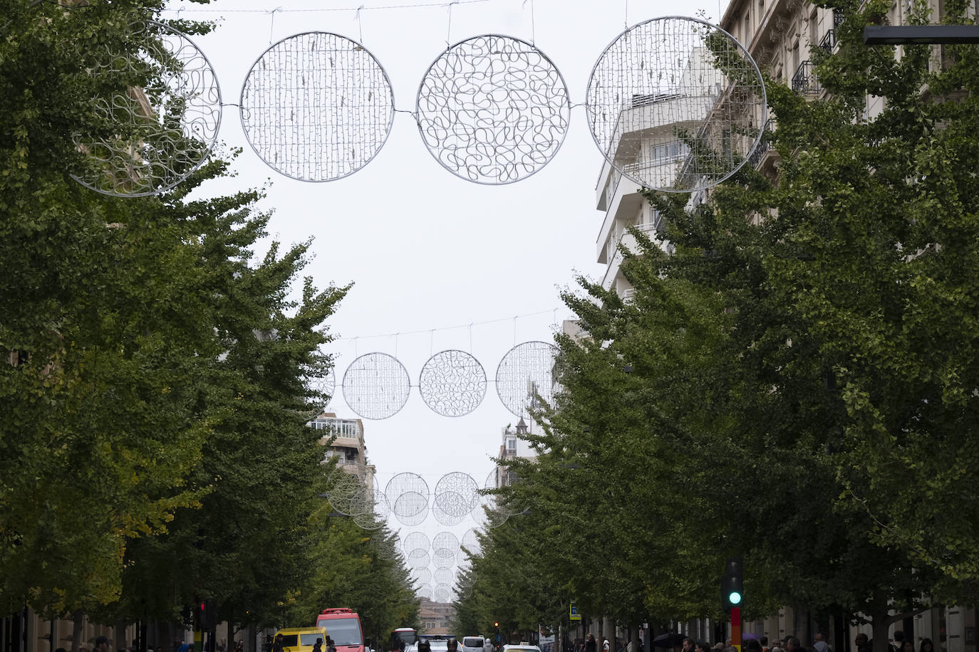 Recorremos las clles de la capital para mostrar cómo están las tareas de montaje del alumbrado navideño.