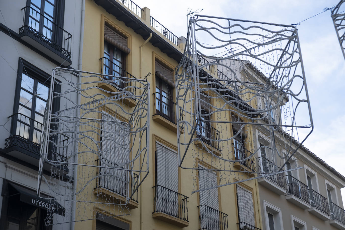 Recorremos las clles de la capital para mostrar cómo están las tareas de montaje del alumbrado navideño.