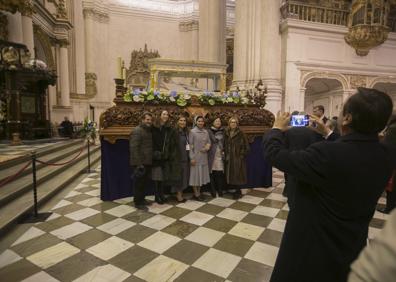 Imagen secundaria 1 - La madre Riquelme vuelve a casa