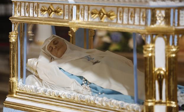 Vídeo beatificación Granada | El cuerpo de María Emilia Riquelme, en el altar de la catedral