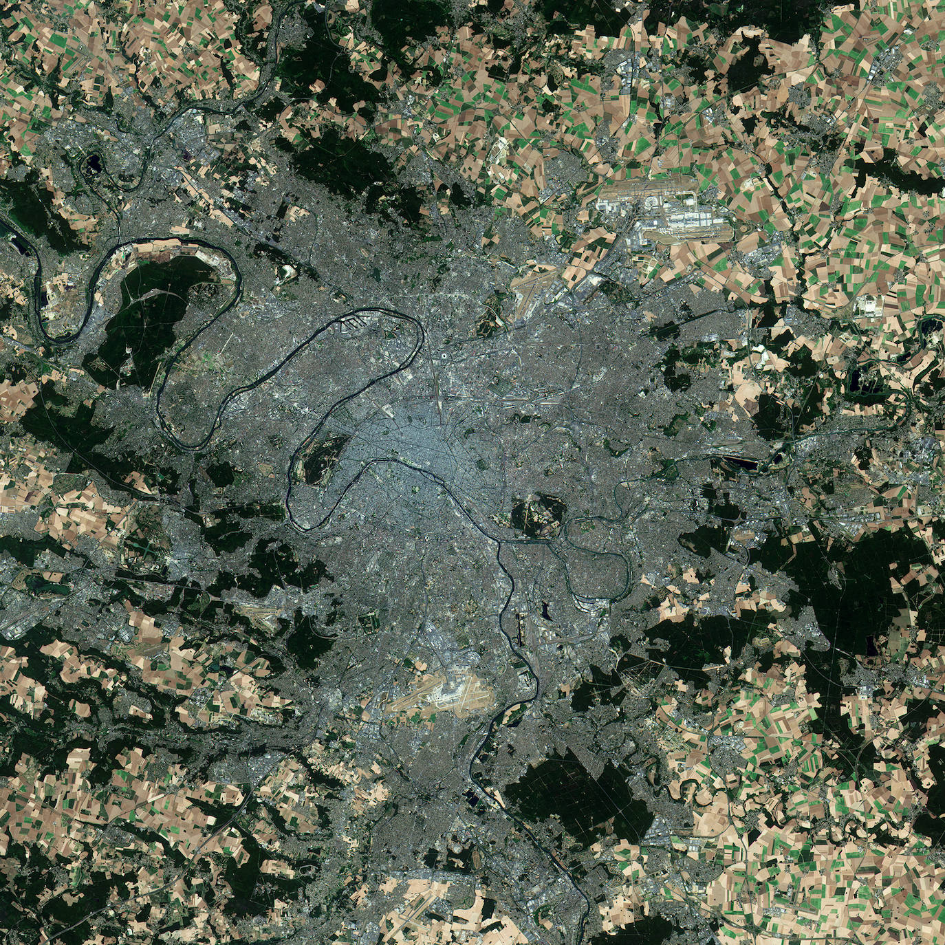 7. París: imagen tomada por el satélite Sentinel-2A en 2015. 