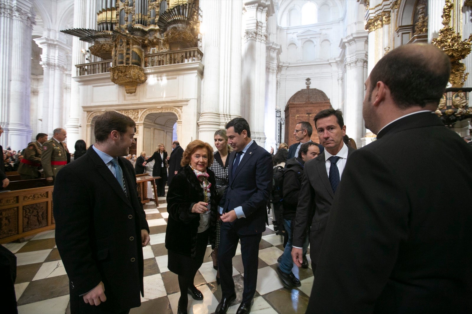 Los mejores momentos y el ambiente de lo vivido en la catedral de Granada este sábado.