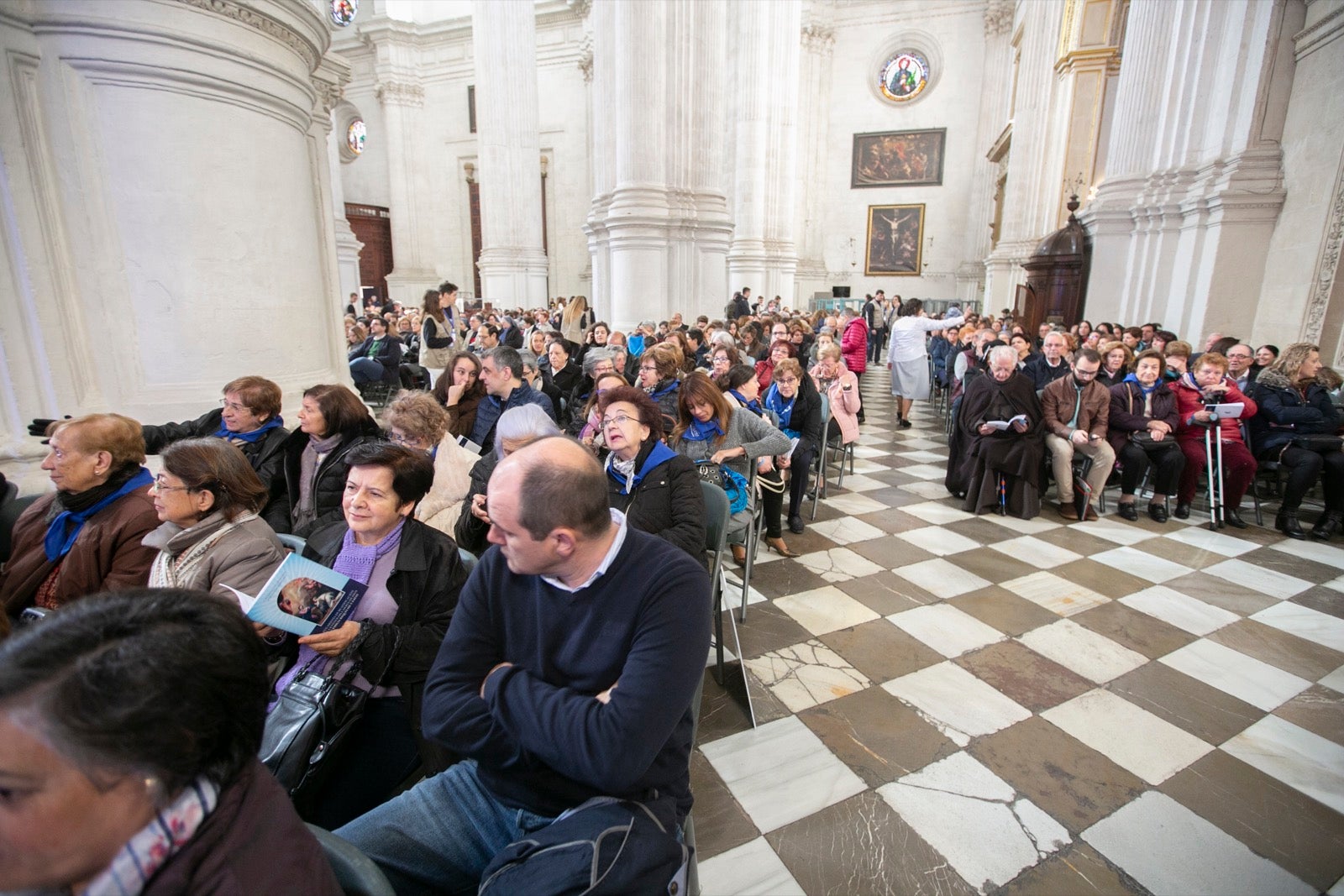 Los mejores momentos y el ambiente de lo vivido en la catedral de Granada este sábado.